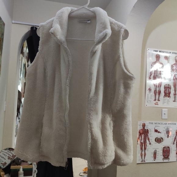 Croft & Barrow Zip Up Vest 🤍 - Picture 3 of 7